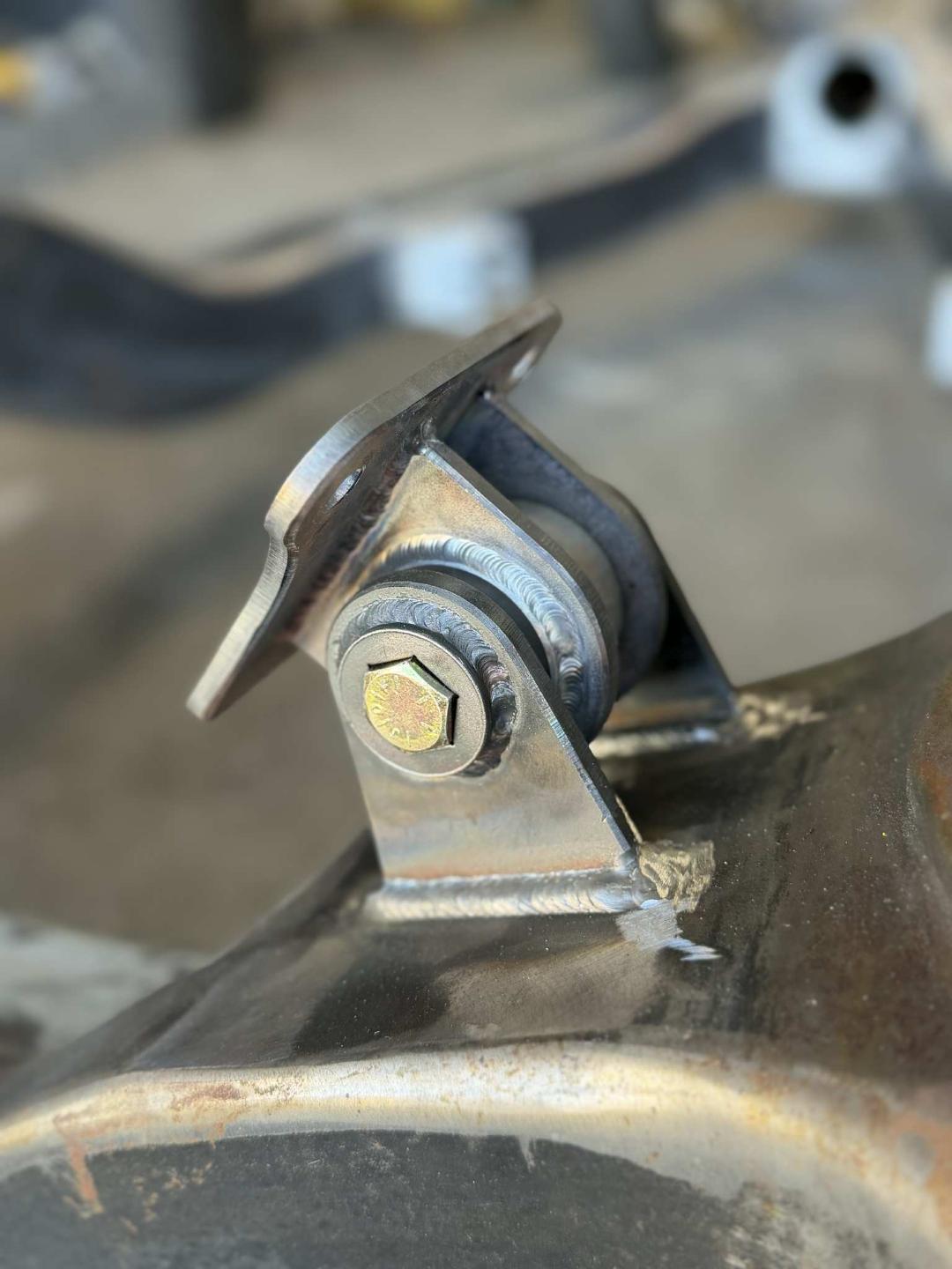 Universal Fit Small Block Chevy Engine Mounts